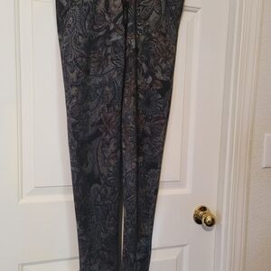 Pretty Angel Multicolor Paisley Leggings